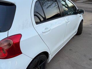 2005 Toyota Vitz II (XP90), белый, 630000 рублей, вид 2