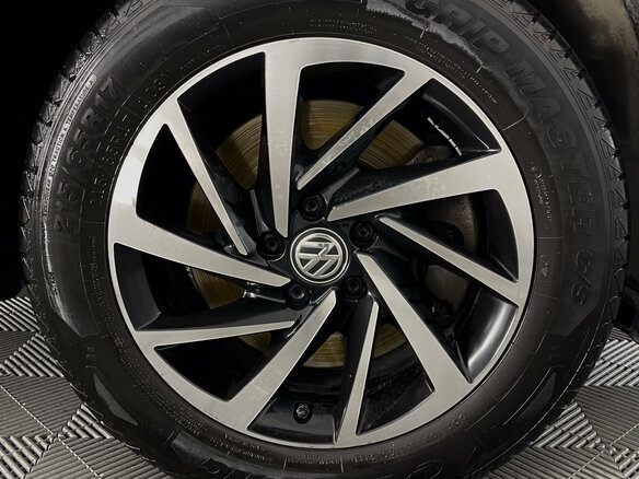 2018 Volkswagen Tiguan II, синий, 2440000 рублей - вид 9