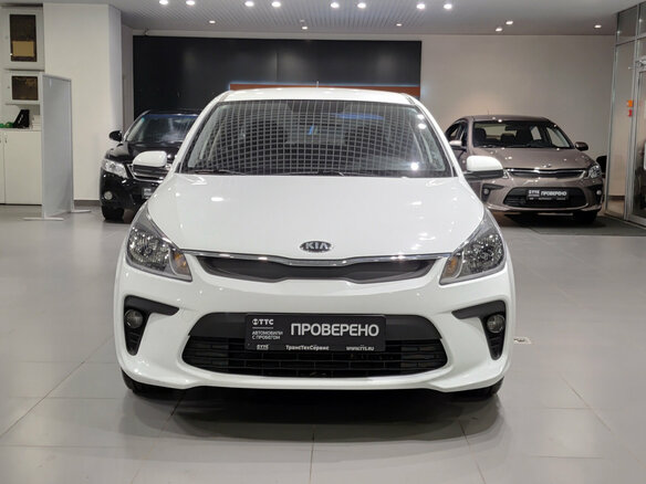 2020 Kia Rio IV, белый, 1545000 рублей - вид 1