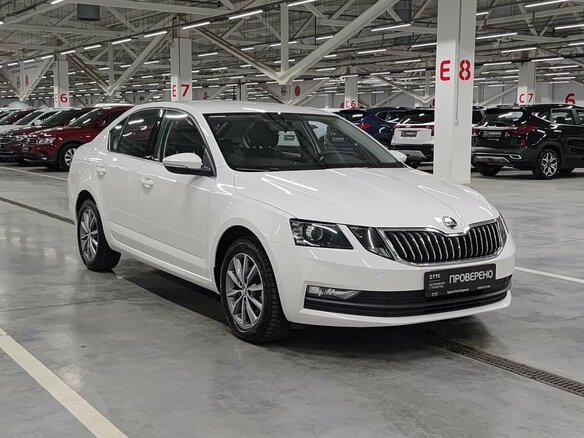 2022 Skoda Octavia III (A7) Рестайлинг, белый, 1770000 рублей - вид 2