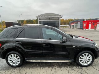 2011 Mercedes-Benz M-Класс 350 II (W164) Рестайлинг, чёрный, 1370000 рублей, вид 3