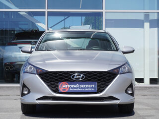 2021 Hyundai Solaris II Рестайлинг, серебристый, 1389000 рублей, вид 2