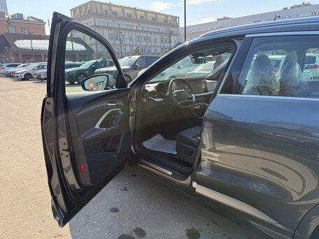 2025 Audi Q5 45 TFSI III (GU), серый, 7090000 рублей, вид 4
