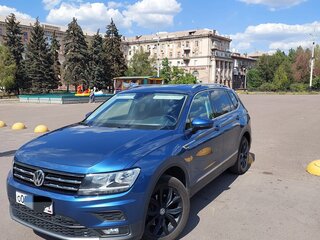 2019 Volkswagen Tiguan II, синий, 2350000 рублей, вид 1