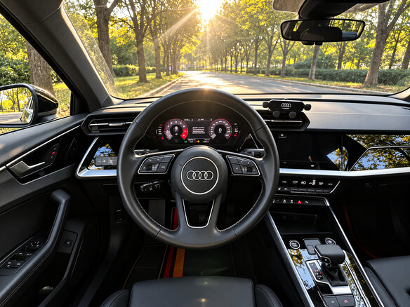 2023 Audi A3 Sportback 35 TFSI IV (8Y), серый, 2320911 рублей - вид 5