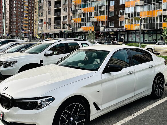 2017 BMW 5 серии 520d xDrive VII (G30/G31/G38), белый, 3000000 рублей - вид 1