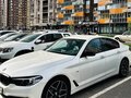 2017 BMW 5 серии 520d xDrive VII (G30/G31/G38), белый, 3000000 рублей - вид 1