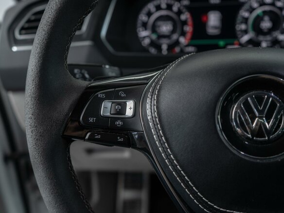 2018 Volkswagen Tiguan Allspace II, белый, 3369000 рублей - вид 18