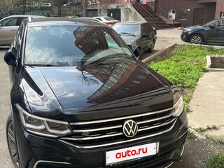 2021 Volkswagen Tiguan II Рестайлинг, чёрный, 3300000 рублей, вид 1