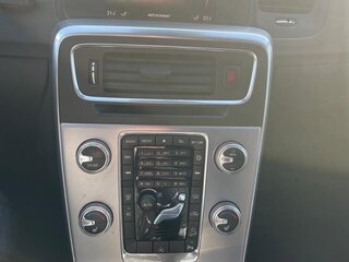 2017 Volvo V60 Cross Country I, коричневый, 1700000 рублей, вид 4