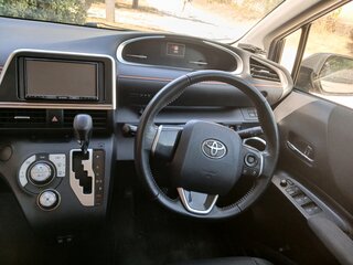2020 Toyota Sienta II Рестайлинг, чёрный, 1550000 рублей, вид 3