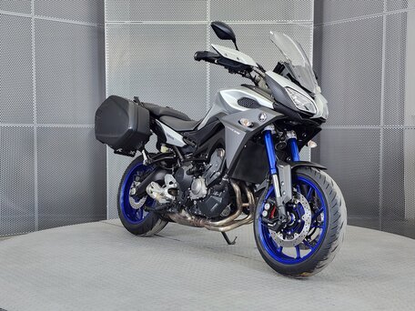 2015 Yamaha MT-09 Tracer (FJ-09), серебристый, 777000 рублей, вид 2