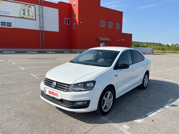 2017 Volkswagen Polo V Рестайлинг, белый, 930000 рублей