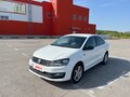 2017 Volkswagen Polo V Рестайлинг, белый, 930000 рублей
