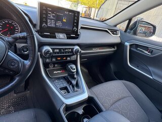 2020 Toyota RAV4 V (XA50), синий, 3350000 рублей, вид 5