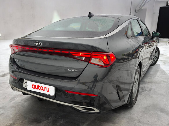 2020 Kia K5 III, серый, 2350000 рублей - вид 6