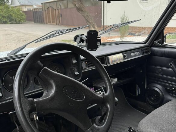 2002 Lada (ВАЗ) 2105, белый, 140000 рублей - вид 6