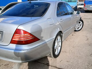 2002 Mercedes-Benz S-Класс 350 IV (W220) Рестайлинг, серебристый, 700000 рублей, вид 4