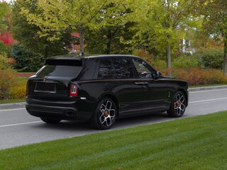 2021 Rolls-Royce Cullinan Black Badge I (Series I), чёрный, 37000000 рублей, вид 4