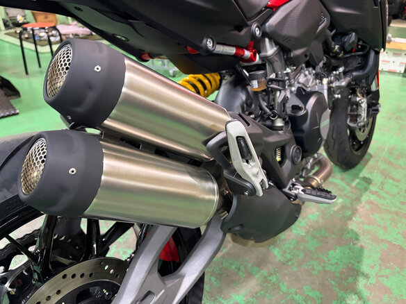 2026 Ducati Monster, красный - вид 8