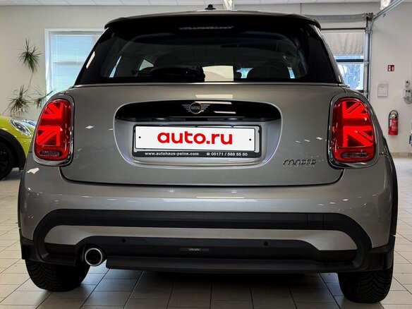 2022 Mini Hatch Cooper D III (F55/F56) Рестайлинг 2, серебристый, 2690000 рублей - вид 2