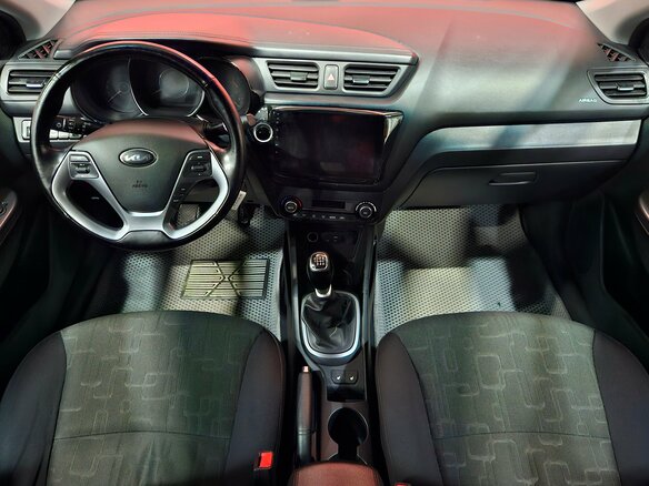 2015 Kia Rio III Рестайлинг, серебристый, 990000 рублей - вид 9