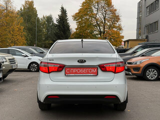 2012 Kia Rio 4-speed III, белый, 849000 рублей, вид 5