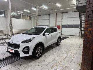 2020 Kia Sportage IV Рестайлинг, белый, 2400000 рублей, вид 3