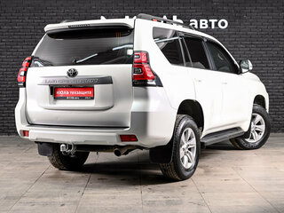 2022 Toyota Land Cruiser Prado 150 Series Рестайлинг 3, белый, 4895000 рублей, вид 4