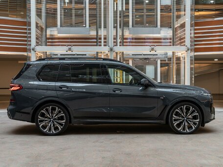 2026 BMW X7 40i I (G07) Рестайлинг, серый, 17890000 рублей, вид 5