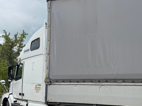 2003 Volvo VNL, белый, 2100000 рублей, вид 4