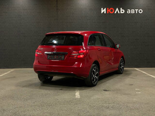 2013 Mercedes-Benz B-Класс 180 II (W246), красный, 870000 рублей, вид 2