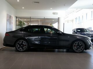 2024 BMW 5 серии 520d xDrive VIII (G60/G61/G68), серый, 8600000 рублей, вид 4