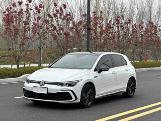 2023 Volkswagen Golf VIII, белый, 1623000 рублей, вид 1