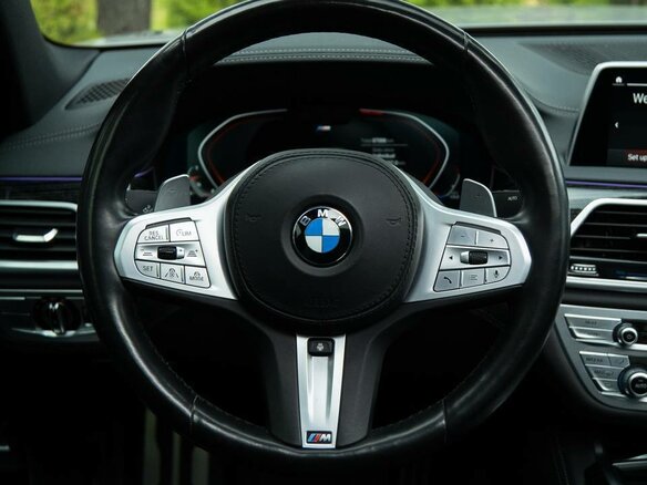 2021 BMW 7 серии Long 740Li xDrive VI (G11/G12) Рестайлинг, серый, 5400000 рублей - вид 9