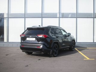 2021 Toyota RAV4 V (XA50), чёрный, 2560000 рублей, вид 2