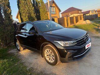 2021 Volkswagen Tiguan II Рестайлинг, чёрный, 3350000 рублей, вид 2