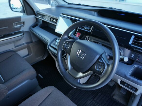 2016 Honda Stepwgn Spada V, белый, 1660000 рублей - вид 11