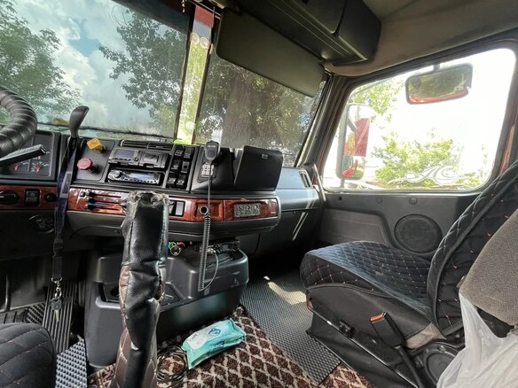 1999 Volvo VNL, красный, 3000000 рублей - вид 8