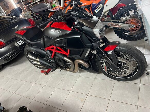 2014 Ducati Diavel Carbon, чёрный, 1100000 рублей - вид 1