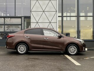 2021 Kia Rio IV Рестайлинг, коричневый, 1489000 рублей, вид 4