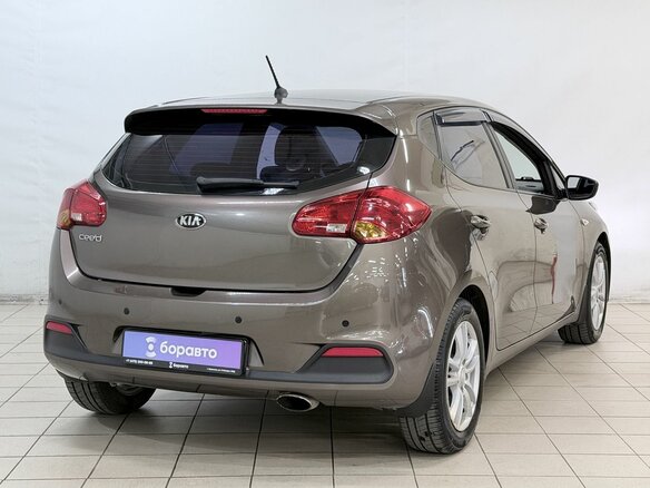 2013 Kia Ceed II, коричневый, 999000 рублей - вид 4