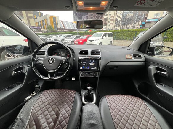 2017 Volkswagen Polo V Рестайлинг, чёрный, 1100000 рублей - вид 7