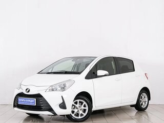 2019 Toyota Vitz III (XP130) Рестайлинг 2, белый, 999000 рублей, вид 3