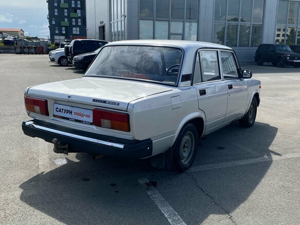 2010 Lada (ВАЗ) 2105, серебристый, 99000 рублей - вид 3
