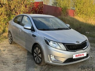 2013 Kia Rio 4-speed III, серебристый, 750000 рублей, вид 5