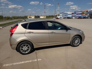 2012 Hyundai Solaris I, бежевый, 625000 рублей, вид 2