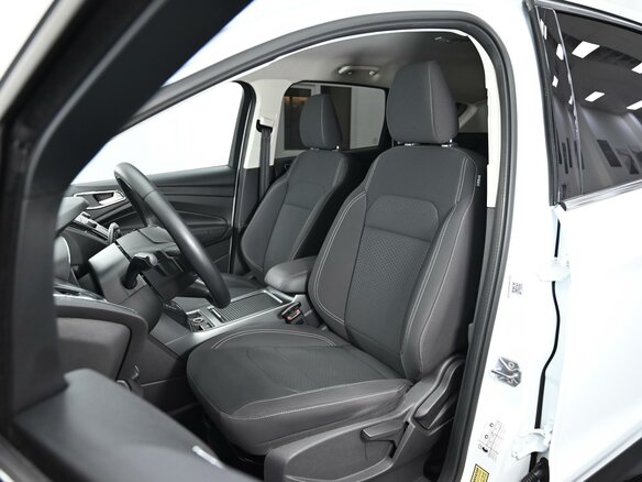 2017 Ford Kuga II Рестайлинг, белый, 1215000 рублей - вид 11