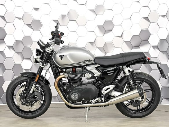 2026 Triumph Speed Twin, серебристый, 1699000 рублей - вид 3
