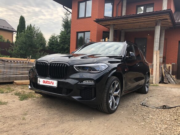 2019 BMW X5 40i IV (G05/G18), чёрный, 9000000 рублей - вид 2